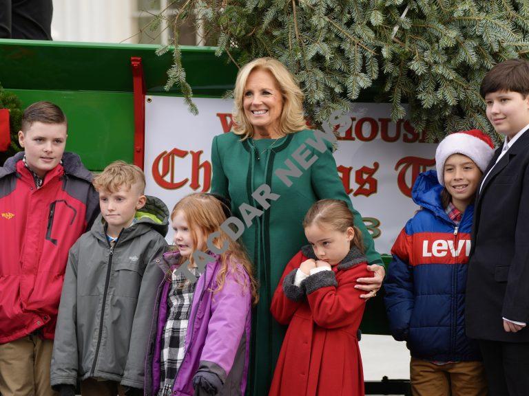 First Lady welcomes arrival of White House Christmas Tree